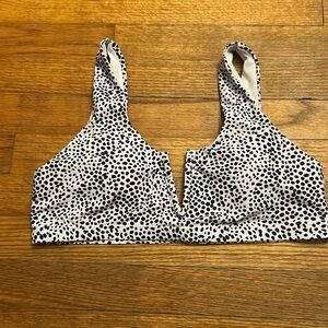 Black and White v-cut dotted bathing suit top, size large from shein